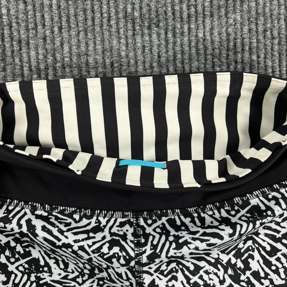 Lululemon Leggings Womens‎ Size 2 Black White Activewear Workout Casual Gym